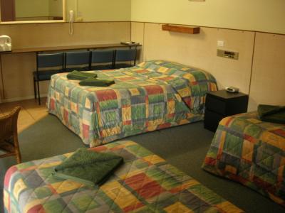 Cross Roads Motel - Kawana Tourism 1