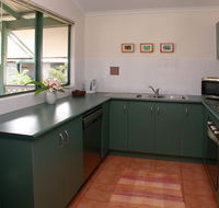 Cocos Beach Bungalows - Kawana Tourism