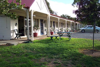 First Landing Motel - Kawana Tourism 1