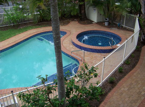 Old Burleigh Court Holiday Apartments - Kawana Tourism 1