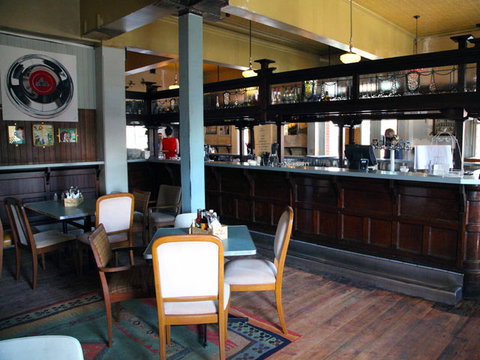 Mile End Hotel - Kawana Tourism 1