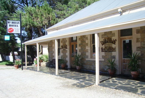 Mount Bryan Hotel - Kawana Tourism 0