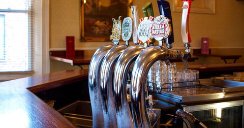GILBERT STREET HOTEL - Kawana Tourism 0