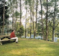 Tullah Lakeside Chalet - Kawana Tourism