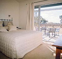 Tinnies At Back Creek Vineyard - Kawana Tourism