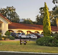 McNevins Warwick Motel amp Gunyah Restaurant - Kawana Tourism
