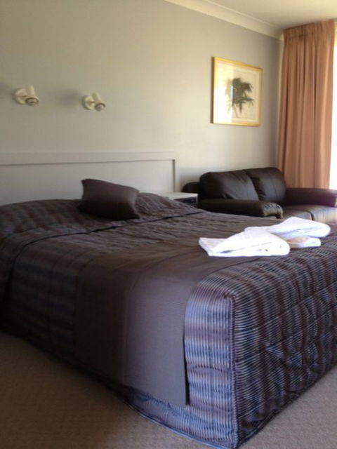 Town & Country Motor Inn Forbes - Kawana Tourism 3