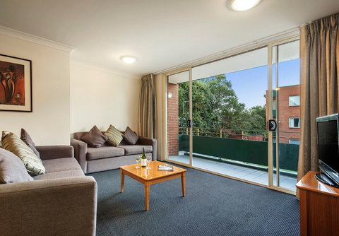 APX Apartments Parramatta - Kawana Tourism 1