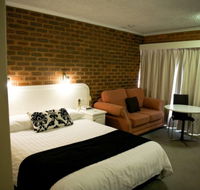 Cousins Motor Inn - Kawana Tourism