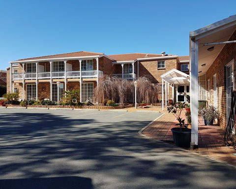 Golden Age Motor Inn - Kawana Tourism 3