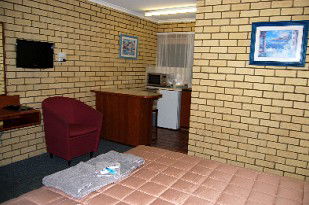 Coastal Comfort Motel - Kawana Tourism 4