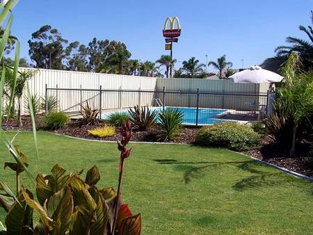 Renmark Motor Inn - Kawana Tourism 3