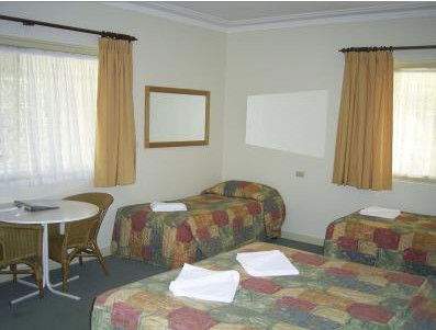 Bucketts Way Motel - Kawana Tourism 0