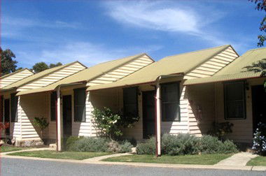The Village Cabins - Kawana Tourism 0