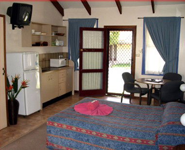 The Village Cabins - Kawana Tourism 3