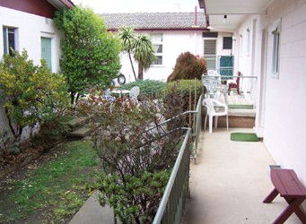 Rainbow Motel - Kawana Tourism 1