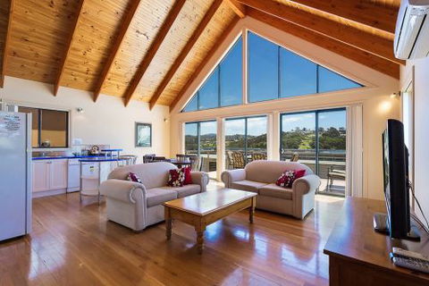 Eden Holiday Rentals - Kawana Tourism 4