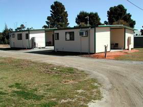 Pinnaroo Cabins - Kawana Tourism 0