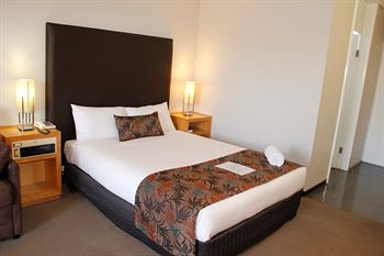 Sandown Regency - Kawana Tourism 0