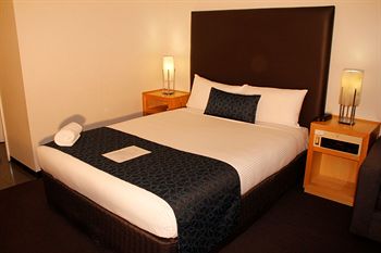 Sandown Regency - Kawana Tourism 1
