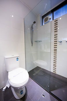 Sandown Regency - Kawana Tourism 4