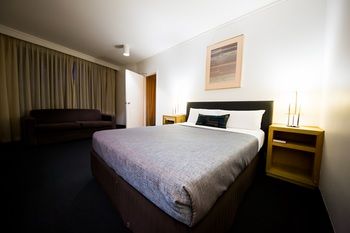Sandown Regency - Kawana Tourism 14