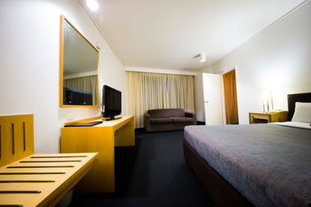 Sandown Regency - Kawana Tourism 15