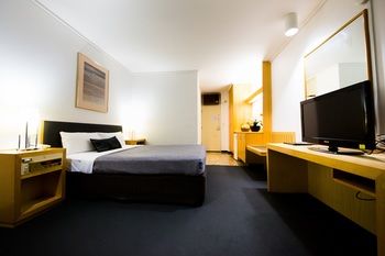 Sandown Regency - Kawana Tourism 16