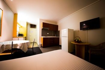 Sandown Regency - Kawana Tourism 17