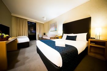 Sandown Regency - Kawana Tourism 25