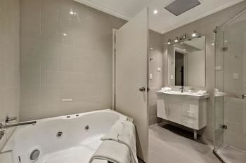 Best Western Plus Buckingham International - Kawana Tourism 21