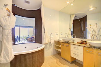 Balgownie Estate Vineyard & Spa - Kawana Tourism 6
