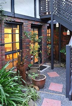 Holly Lodge - Kawana Tourism 5