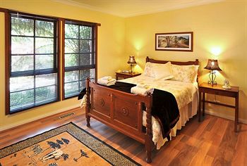 Holly Lodge - Kawana Tourism 16