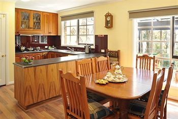 Holly Lodge - Kawana Tourism 20