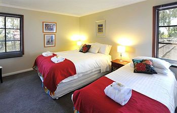 Holly Lodge - Kawana Tourism 21