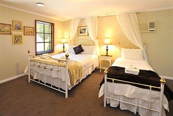 Holly Lodge - Kawana Tourism 23
