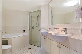ULTIQA Shearwater Resort - Kawana Tourism 0