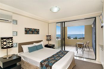 ULTIQA Shearwater Resort - Kawana Tourism 1