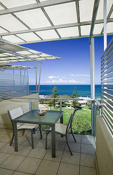 ULTIQA Shearwater Resort - Kawana Tourism 6