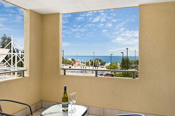 ULTIQA Shearwater Resort - Kawana Tourism 8