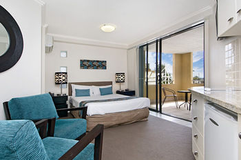 ULTIQA Shearwater Resort - Kawana Tourism 20