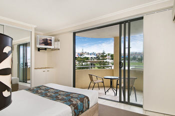 ULTIQA Shearwater Resort - Kawana Tourism 21