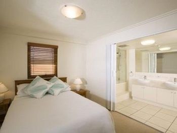 ULTIQA Shearwater Resort - Kawana Tourism 22