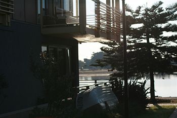 Harbourside Terraces - Kawana Tourism 3