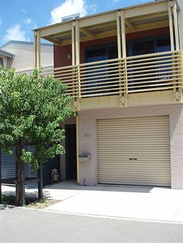 Harbourside Terraces - Kawana Tourism 4