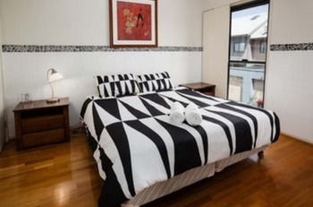 Harbourside Terraces - Kawana Tourism 11