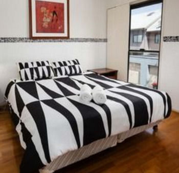 Harbourside Terraces - Kawana Tourism 14