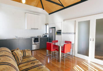 Harbourside Terraces - Kawana Tourism 15