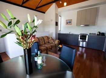 Harbourside Terraces - Kawana Tourism 20
